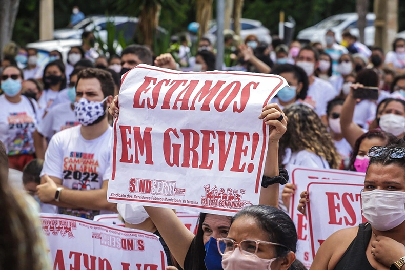 Dr. Pessoa assina decreto garantindo o cumprimento do calendário escolar