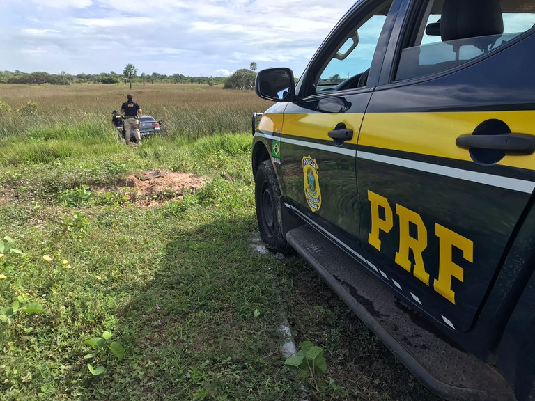 PRF prende foragido da justiça e recupera carro com apropriação indébita