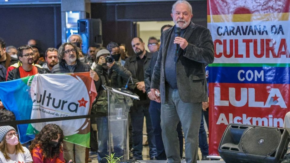  Lula volta a falar em regulação da mídia e cita licitação em transmissões de eventos 