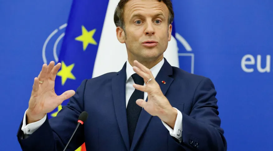  Rússia não deve ser humilhada apesar do erro “histórico” de Putin, diz Macron 