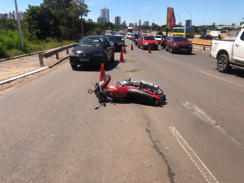  Estudante de 16 anos morre em colisão entre moto e ônibus na Frei Serafim 