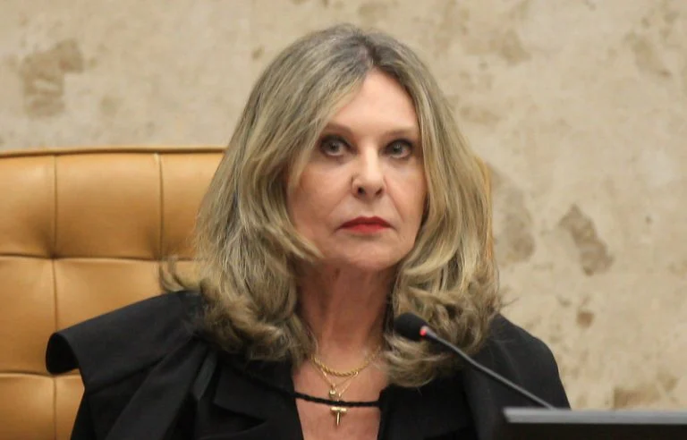 Críticas de Bolsonaro buscam aperfeiçoar eleições, diz PGR