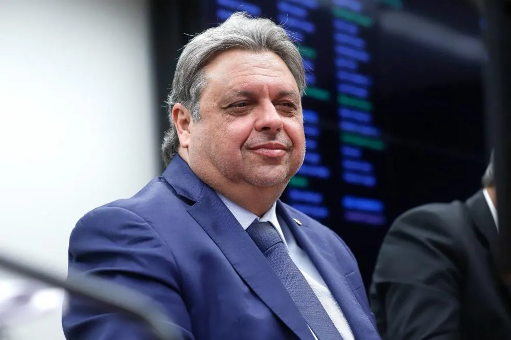 Júlio Arcoverde assina requerimento de urgência para votação do PL da Anistia