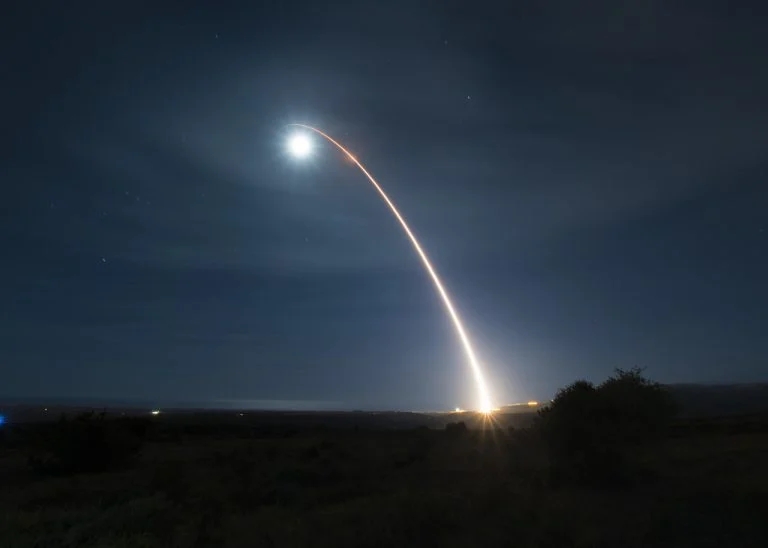 EUA anunciam testes com míssil intercontinental