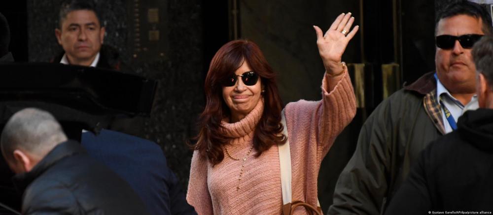 Cristina Kirchner é condenada a 6 anos de prisão