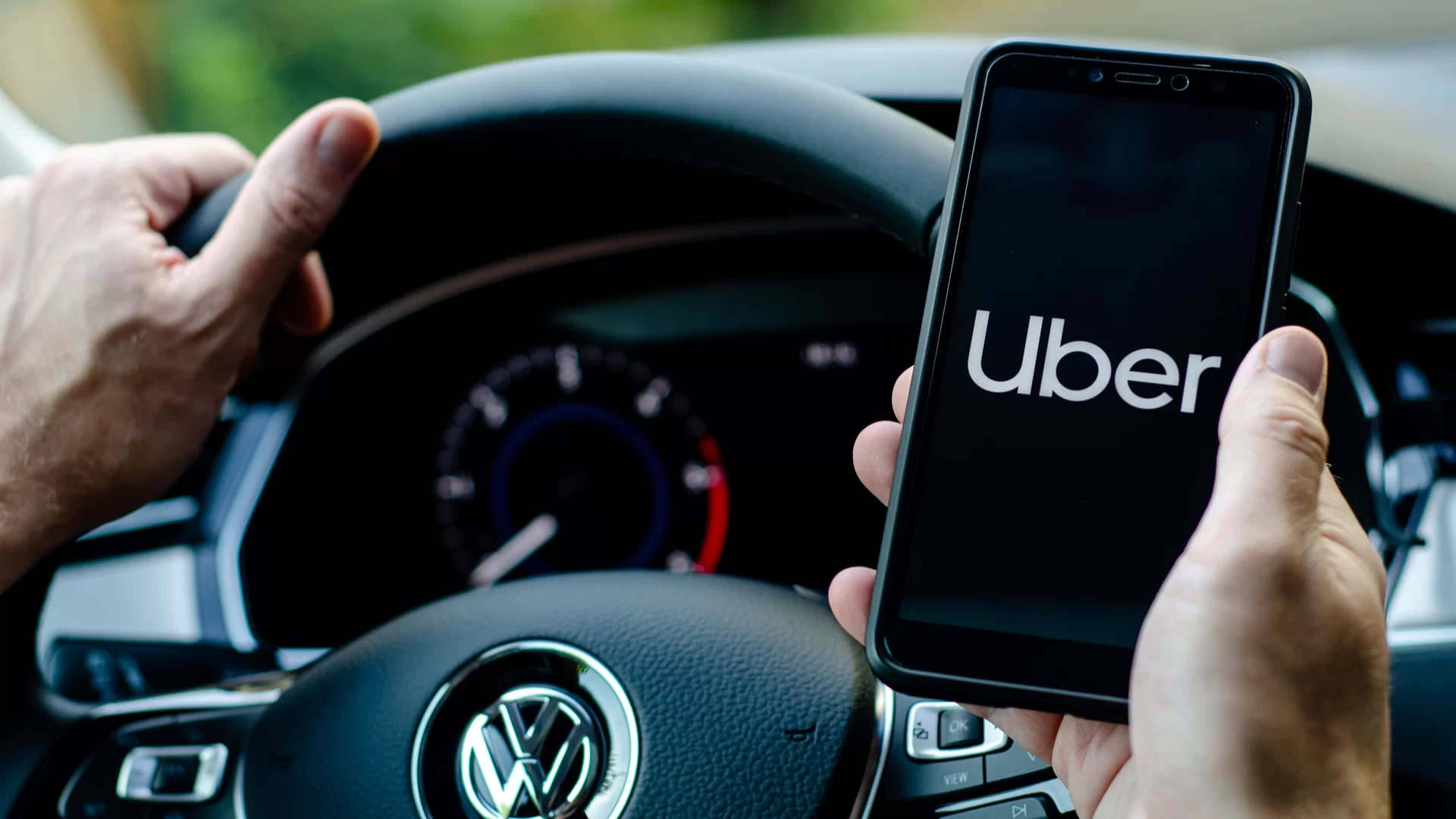 Uber enfim deixa pedir viagem para outra pessoa com função oficial