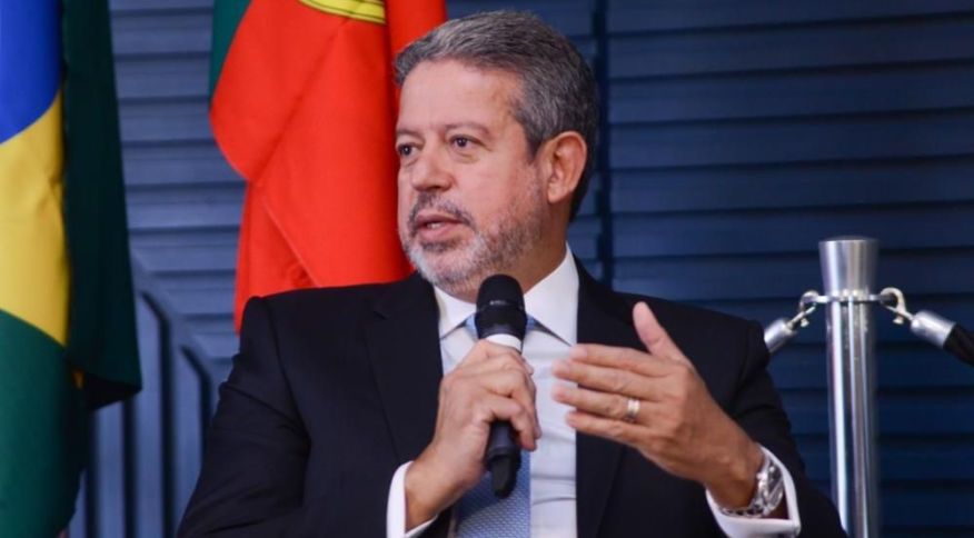  Lira diz que Câmara votará projeto que limita ICMS de combustíveis na próxima semana 