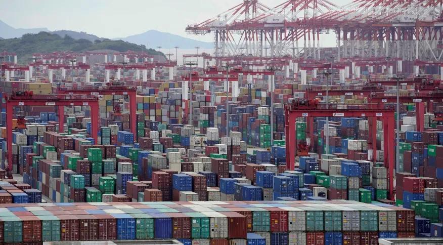  Lockdowns na China e guerra na Ucrânia congestionam principais portos do mundo 