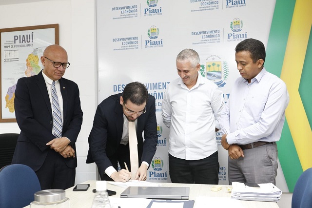 Franzé articula obra de 4 mil m² de calçamento na zona rural de São João da Varjota